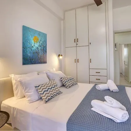 Rena's Guesthouse, By Comfortbnb Holiday home *